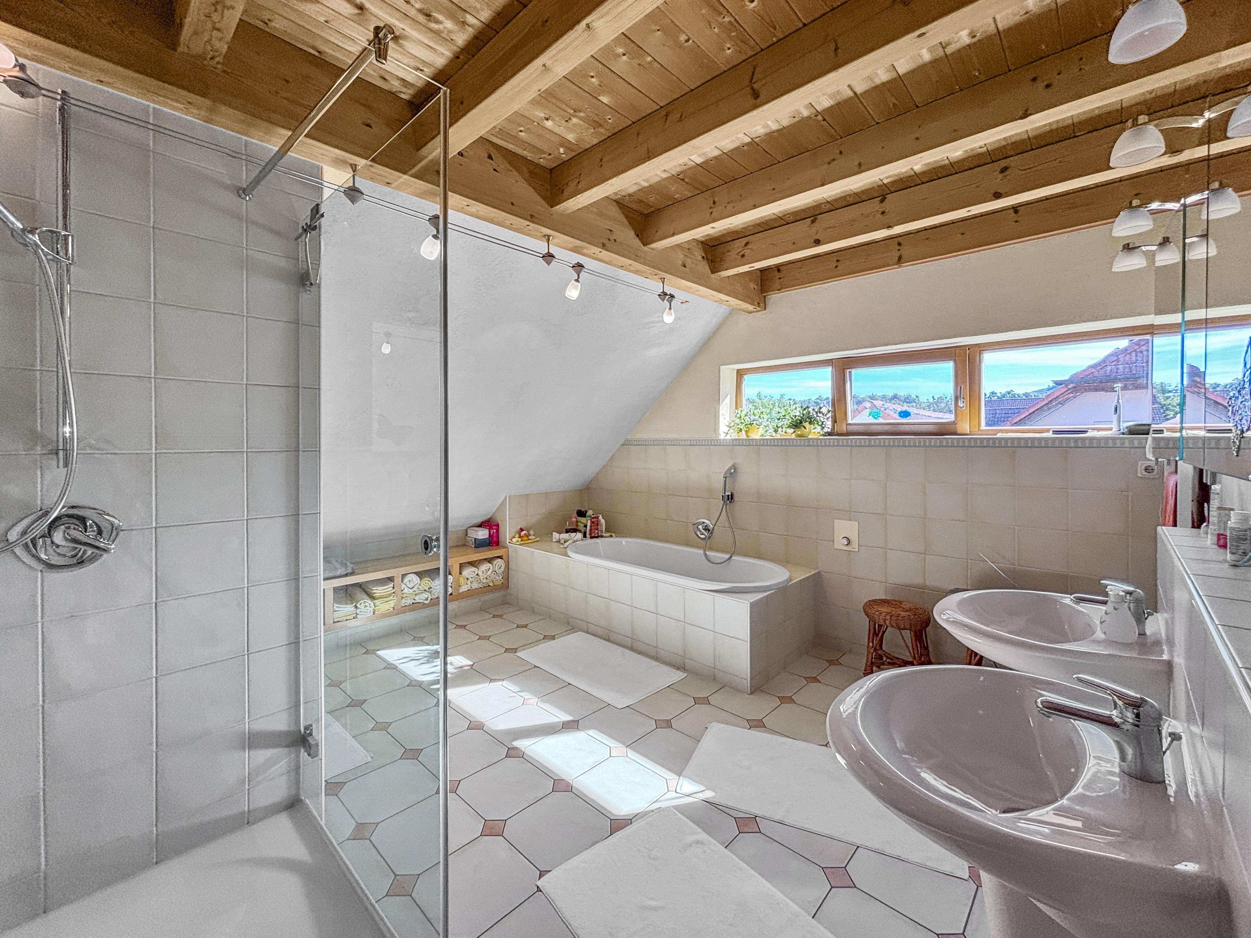 Immobilie in Rödelsee - Ruhige Familienidylle mit sonnigem Garten - Bild 6