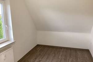 Kleine sanierte Dachgeschoss- Wohnung, sofort anmietbar! – Grünewaldstr. 24, 23564 Sankt Jürgen, Lübeck – Vorschaubild 9