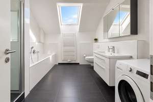 Exklusive Maisonette mit zwei Balkonen, Weitblick & lichtdurchflutetem Wohnambiente – 65205 Nordenstadt, Wiesbaden – Vorschaubild 9