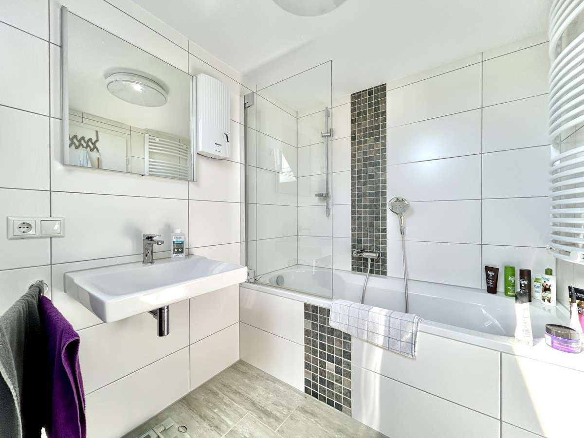 Immobilie in Dreisbach - **Gepflegte Doppelhaushälfte mit toller Gartenanlage und gräumigen Garagen in Dreisbach** - Bild 19