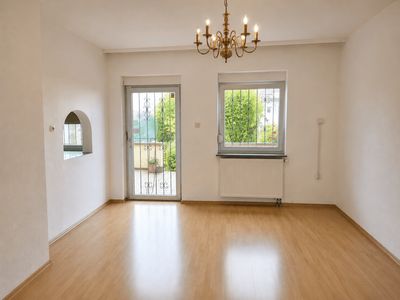 Großzügiges Siedlungshaus mit fünf Zimmern und viel Potenzial
