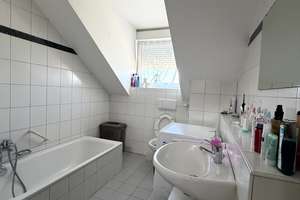 NIEDRIGENERGIEHAUS: Maisonettewohnung mit Galerie, Balkon und 2 Stellplätzen – Paracelsusstraße 10, 74177 Bad Friedrichshall – Vorschaubild 8