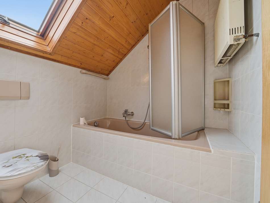 Badezimmer (DG)