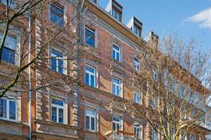 Stilvolle Altbauperle - kernsanierte 4-Zimmer-Wohnung mit Südbalkon