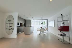 CYRIL HEYNE REAL ESTATE präsentiert : Exklusives Apartment im Industrie Design mit 400qm Garten