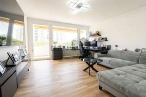 Modernisierte 3-Zimmer-Wohnung mit Aufzug, Loggia, Stellplatz und Weitblick ins Grüne – Die vollständige Adresse der Immobilie erhältst du vom Anbieter., 76275 Ettlingen – Vorschaubild 2
