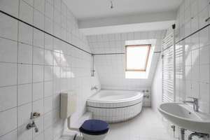 Sofort bezugsfrei: Frisch renovierte Dachgeschosswohnung (ohne Aufzug) im Altbau mit großem Balkon – Die vollständige Adresse der Immobilie erhältst du vom Anbieter., 13189 Pankow (Ortsteil), Berlin – Vorschaubild 8