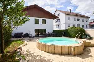 schickes Zweifamilienhaus mit Pool, Garten, Garage uvm. auf der Suche nach einer neuen Familie! – Rems-Murr-Kreis – Vorschaubild 1