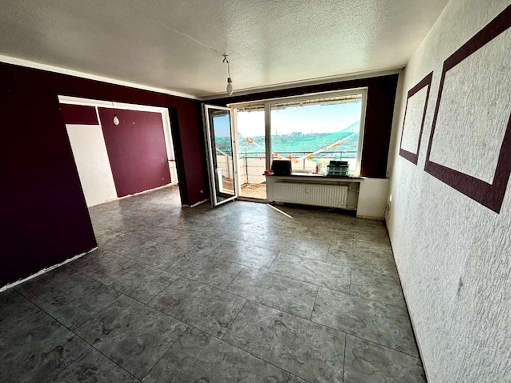 Immobilie in Monheim am Rhein - Sanierungsbedürftige, großzügige 3-Raum-Wohnung in ruhiger Lage von Monheim mit TOP-Fernblick - Bild 3