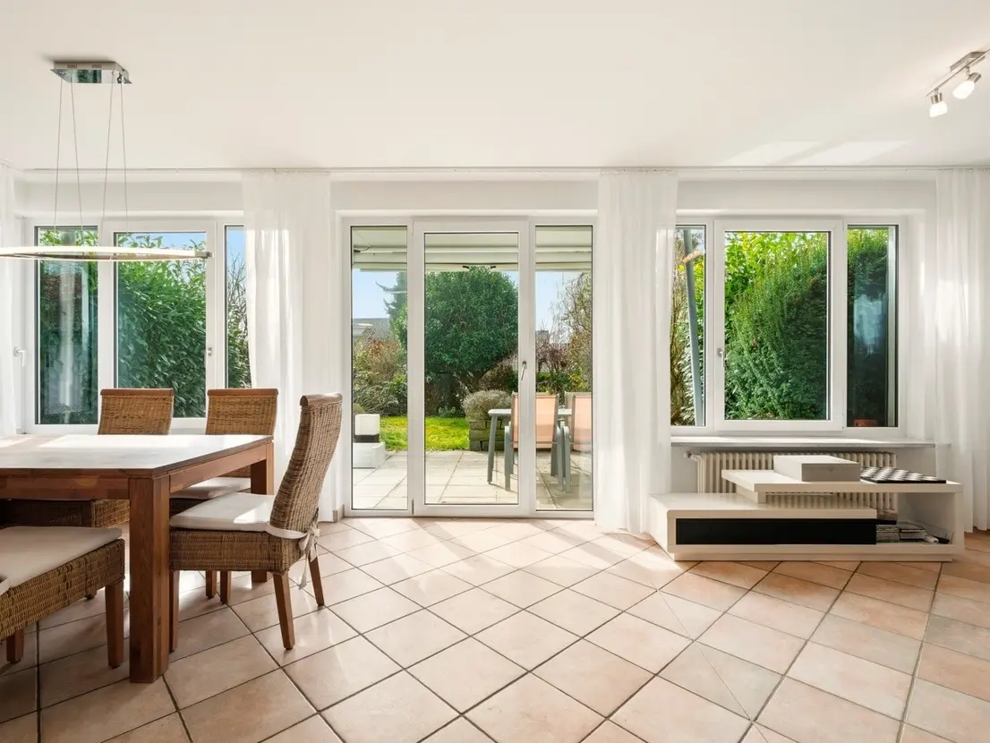 Ansprechende 3 Zimmer Maisonettewohnung in attraktiver und seenaher Lage mit Gartenanteil