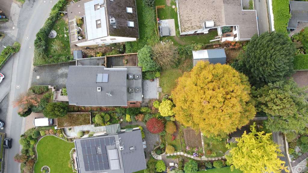 Einfamilienhaus + Baugrundstück