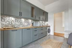 Erstbezug nach Renovierung – Altbau mit Balkon & Stellplatz in bester Lage nahe Schrevenpark – Die vollständige Adresse der Immobilie erhältst du vom Anbieter., 24103 Exerzierplatz, Kiel – Vorschaubild 6