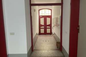 komplett renovierte Dachgeschosswohnung mit Einbauküche im Zentrum – Schmidtstedter Ufer 16, 99084 Altstadt, Erfurt – Vorschaubild 3