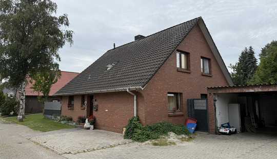 Bild von Zweifamilienhaus in Apen – ca. 157 m² Wohnfläche, renovierte DG-Wohnung, Doppelgarage & Balkon
