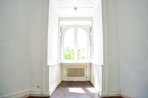 Klassische Altbauwohnung in denkmalgeschütztem Haus -provisionsfrei- mit Frankfurter Bad – 65183 Westend / Bleichstraße, Wiesbaden – Vorschaubild 3