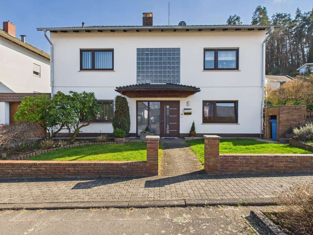 Immobilie in Hochspeyer - Viel Platz für die ganze Familie – Einfamilienhaus mit großem Garten & Naturblick - Bild 1