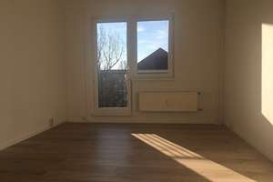 Ganz oben ... KEIN Aufzug ... in grüner Umgebung | Sofort zu Haben... – Leonhard-Frank-Straße 11, 4318 Sellerhausen-Stünz, Leipzig – Vorschaubild 2