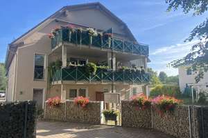 Garage mit 3-Zimmer-Wohnung, Balkon und Einbauküche in Deutsch Wusterhausen sucht Nutzer