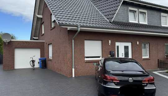 Bild von Gepflegte Doppelhaushälfte mit Garten, Garage und ausgebautem Dachboden - Nahe Wolfsburg