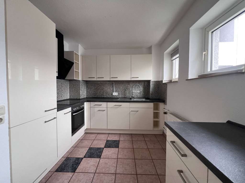 Immobilie in Bensheim - Provisionsfrei! Vermietete 3-Zi.-Wohnung mit Wohnküche, Balkon & Aufzug, Toplage, Stellplatzoption - Bild 4