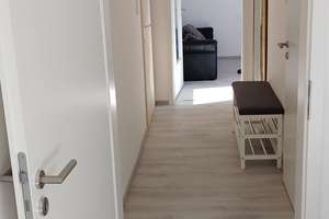 Komplett möblierte kleine 2 ZKB DG-Wohnung 