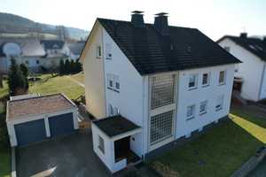 Zweifamilienhaus mit Doppelgarage in Beverungen-Amelunxen – Grubestraße 26, 37688 Höxter (Kreis) – Vorschaubild 2