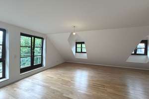Modernisierte 3-Zimmer Dachgeschoss Wohnung - 2 Balkone + 2 Badezimmer