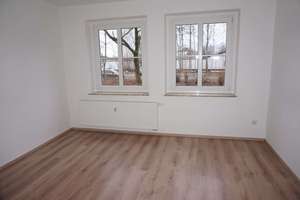 Frei ab 1.5.26 - Komplett zum Innenhof / Balkon an der Küche / Bad mit Fenster ! – Lutherstraße 30, 9126 Lutherviertel, Chemnitz – Vorschaubild 1