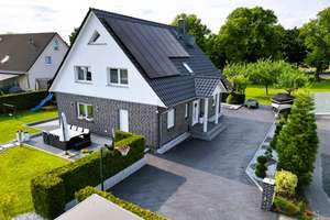 Modernes Einfamilienhaus mit Gästehaus, Pool & Traumgarten – Einziehen & Wohlfühlen! – Die vollständige Adresse der Immobilie erhältst du vom Anbieter., 23858 Wesenberg – Vorschaubild 2