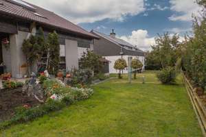 2-Familienhaus + Freizeiträumen im UG / 3 Garagen & schöner Garten – Die vollständige Adresse der Immobilie erhältst du vom Anbieter., 72768 Degerschlacht, Reutlingen – Vorschaubild 2