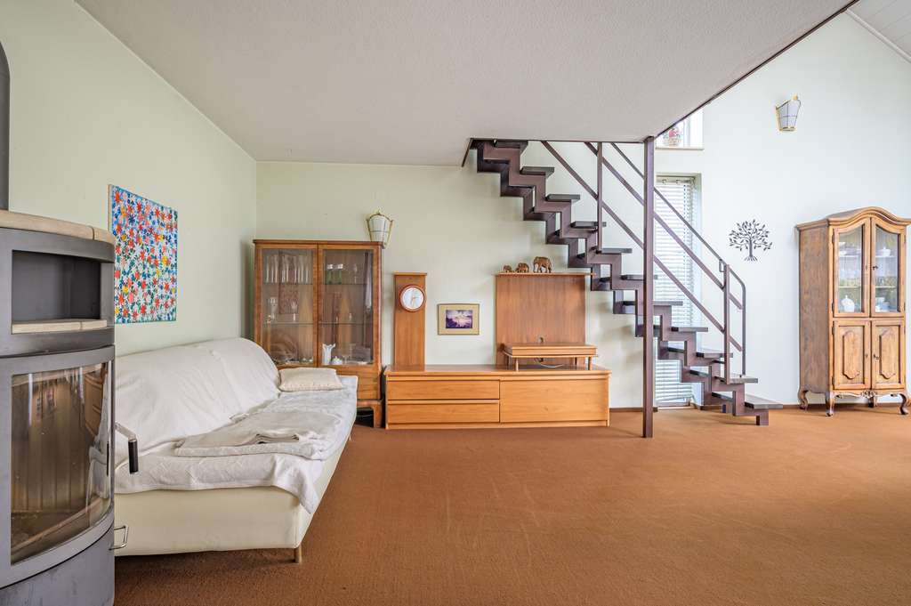 Immobilie in Straubenhardt - **Großzügiges Einfamilienhaus im Grünen – viel Platz für Familie und individuelle Gestaltung** - Bild 3