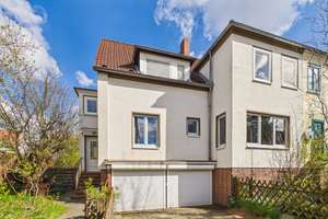 Familienfreundliches Zweifamilienhaus mit Garten und Balkon in ruhiger Lage – Die vollständige Adresse der Immobilie erhältst du vom Anbieter., 30625 Heideviertel, Hannover – Vorschaubild 1