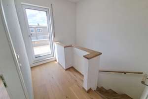 Modernes Familienhaus mit Dachterrasse in Regensburg-Burgweinting – einziehen und zuhause ankommen – Die vollständige Adresse der Immobilie erhältst du vom Anbieter., 93053 Burgweinting-Harting, Regensburg – Vorschaubild 14