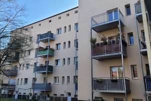 Großzschocher I freundliche 3-Zimmer-Wohnung I Balkon I Laminat I Tageslichtbad mit Wanne