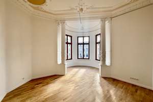 Stilvoll modernisierte 3-Zimmer-Altbauwohnung mit Balkon in zentraler Innenstadtlage