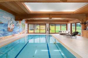 Villa mit Pool – Gewerbehalle, Büroflächen, 1 Wohnhaus vermietet, Baugrund auf ca. 20.000 m² – Die vollständige Adresse der Immobilie erhältst du vom Anbieter., 71540 Murrhardt – Vorschaubild 1