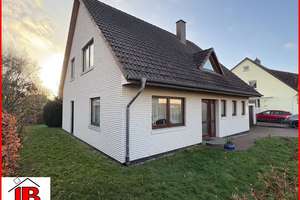 Sehr gepflegtes Einfamilienhaus in Zentrums-Lage, Bj. 1998 – Die vollständige Adresse der Immobilie erhältst du vom Anbieter., 26954 Nordenham – Vorschaubild 1