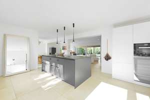 Stilvolles Zuhause mit großem Garten und Doppelgarage – viel Platz zum Wohlfühlen – Die vollständige Adresse der Immobilie erhältst du vom Anbieter., 70435 Zuffenhausen-Mönchsberg, Stuttgart – Vorschaubild 3