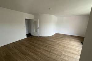 Schöne sanierte Wohnung - WG-geeignet ab sofort