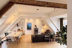 Großzügige 4,5 Zimmer Dachgeschosswohnung mit viel Licht, Kamin und großem Gemeinschaftsgarten