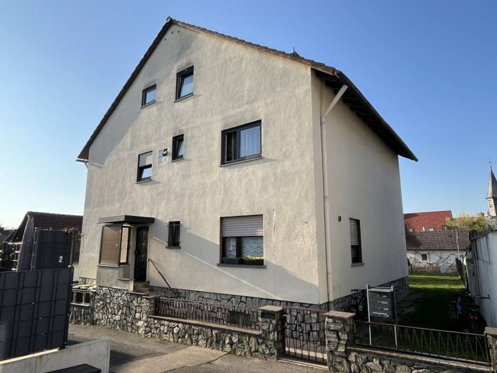 Immobilie in Bad Vilbel - Solide Kapitalanlage: Vermietetes Dreifamilienhaus in gefragter Wohnlage - Bild 0