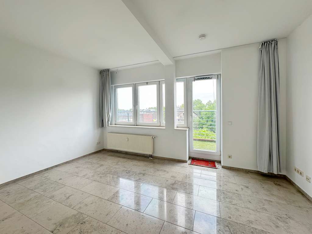 Ehrenfeld Pur: 3,5-Zimmer-Whg. mit zwei Balkonen und Garage mit Potenzial