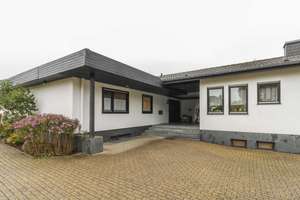 Wohlfühloase: Zuhause in schöner, ruhiger Lage in Monschau -  2 Bungalows und Einliegerwohnung – Die vollständige Adresse der Immobilie erhältst du vom Anbieter., 52156 Monschau – Vorschaubild 1