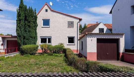 Bild von Jung & Kern Immobilien - Charmantes Einfamilienhaus mit großem Potenzial in zentraler Lage