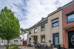 Stilvolles Reihenhaus in Düren – Modernisiert und Einzugsbereit – Düren (Kreis) – Vorschaubild 1