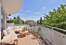 Großer, sonniger Balkon (KI...