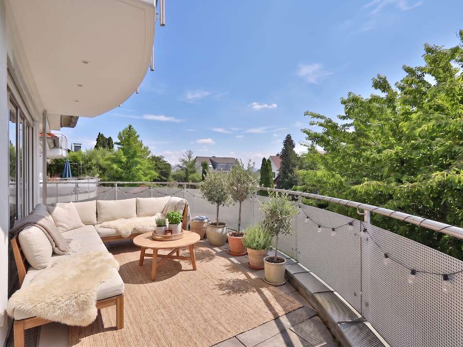 Großer, sonniger Balkon (KI...