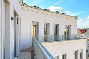 Kompakte Dachgeschosswohnung nah Schloß Charlottenburg - 2,5 Zimmer am Mierendorffplatz – Osnabrücker Straße 27, 10589 Charlottenburg, Berlin – Vorschaubild 6
