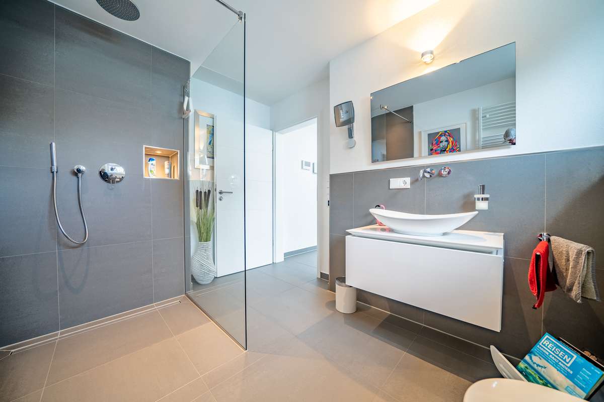 Immobilie in Denklingen - Traumhaftes EFH mit High End- Technik in Denklingen - Bild 10