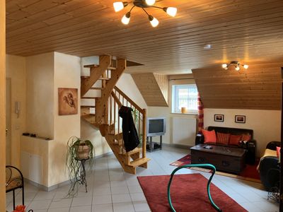 Attraktive 3,5-Zimmer-Wohnung mit großzügiger Dachterrasse in Pflaumdorf